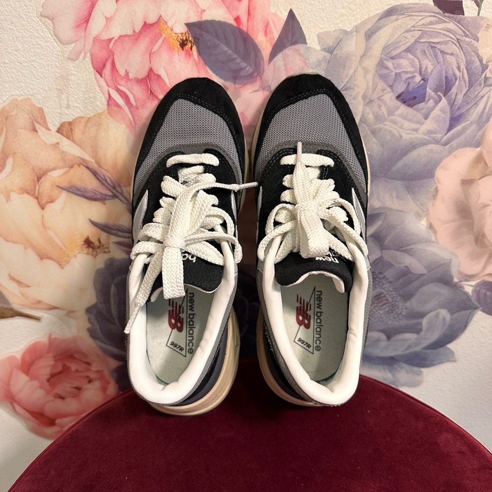 New Balance 997R in Black & Shadow Grey sneakers shoes - Picture 9 of 10